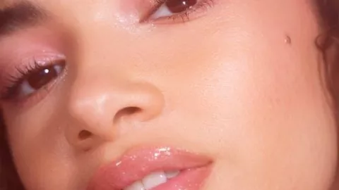 La técnica de cloud skin da un look etéreo y emplea efectos del maquillaje layering