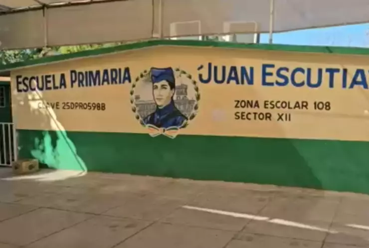 Alumnos de la primaria “Juan Escutia” estudian sin luz desde diciembre