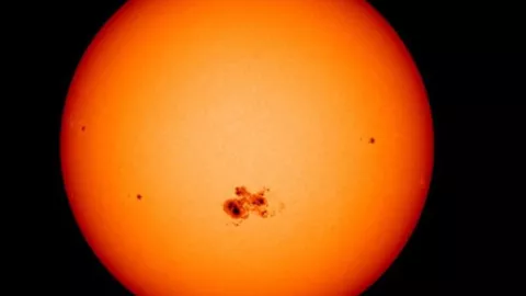 Manchas solares en el Eclipse Solar 2025: Qué son, según la NASA