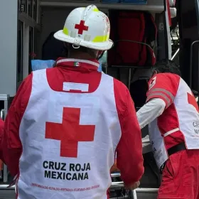 Accidente en CDMX: Combi choca contra vehículos particulares y deja lesionados en Polanco