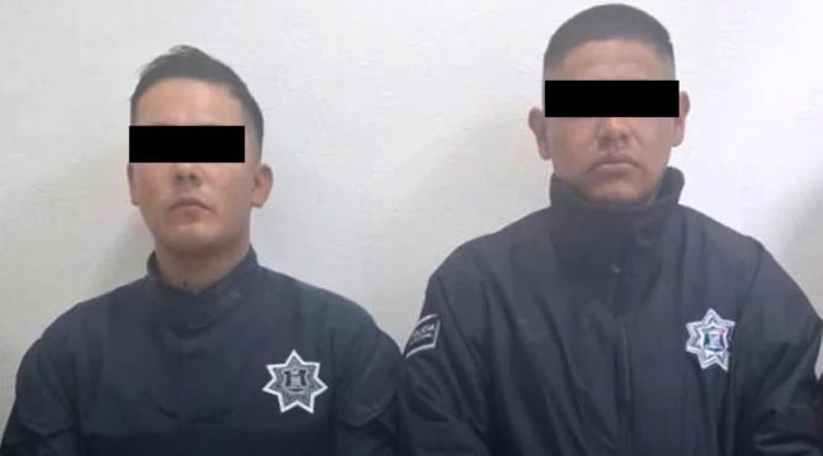 Dos policías de Chalco fueron detenidos por secuestro de un hombre y exigir 15 mil pesos de rescate.