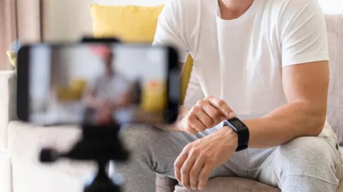 Un youtuber fue apuñalado dentro de su casa en India