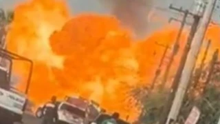 ¡Pánico en Mexicali! Camión con tanques de gas explota en pleno bulevar