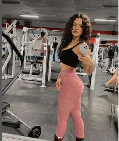Dayana García, hermana de Virlán García, compartía en su cuenta de Instagram fotos durante su entrenamiento en el gym.