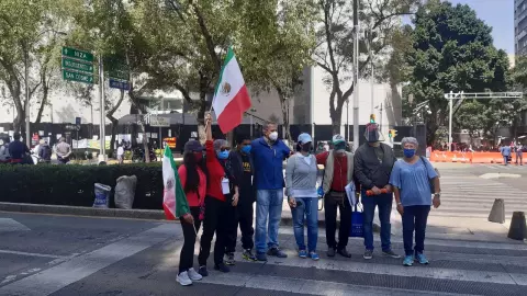 Manifestantes bloquean Paseo de la Reforma en contra de la eliminación de fideicomisos