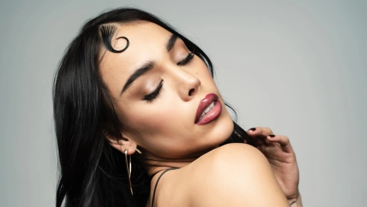 Danna Paola estalla contra fans en redes sociales.