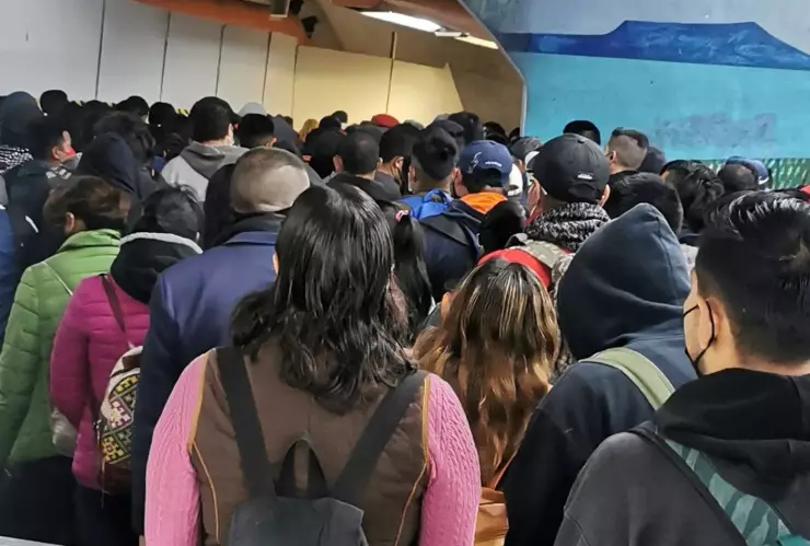 Aglomeración en Metro CDMX.jpg