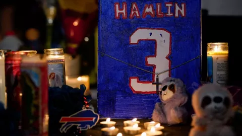 Damar Hamlin progresa en hospital