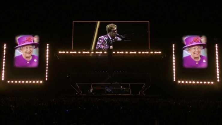 Elton John reina Isabel Canadá