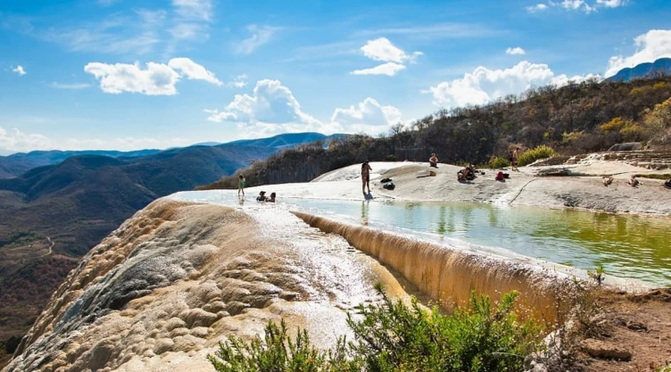 Hierve el Agua reapertura Oaxaca.jpg