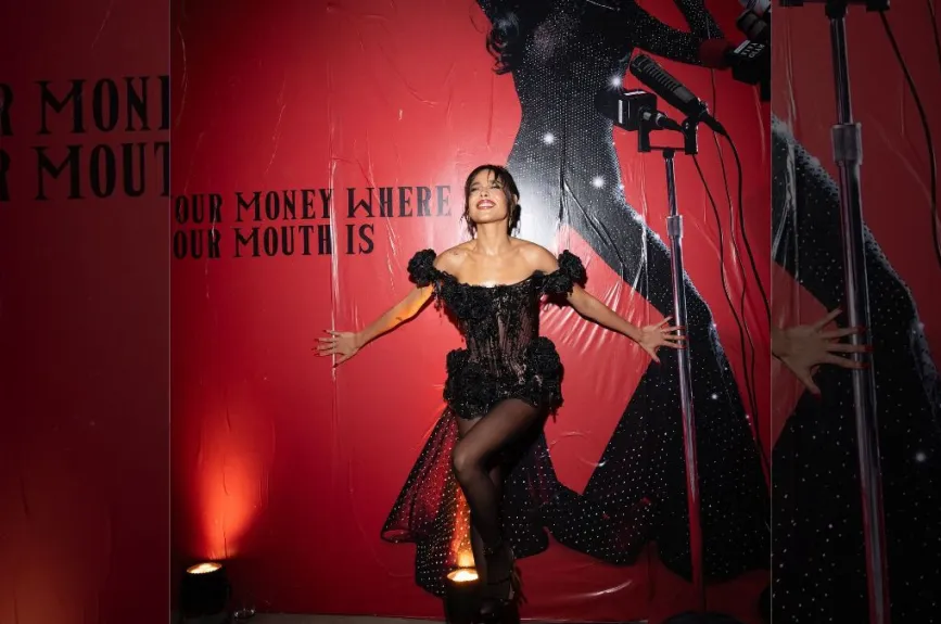 Danna posando.jpg