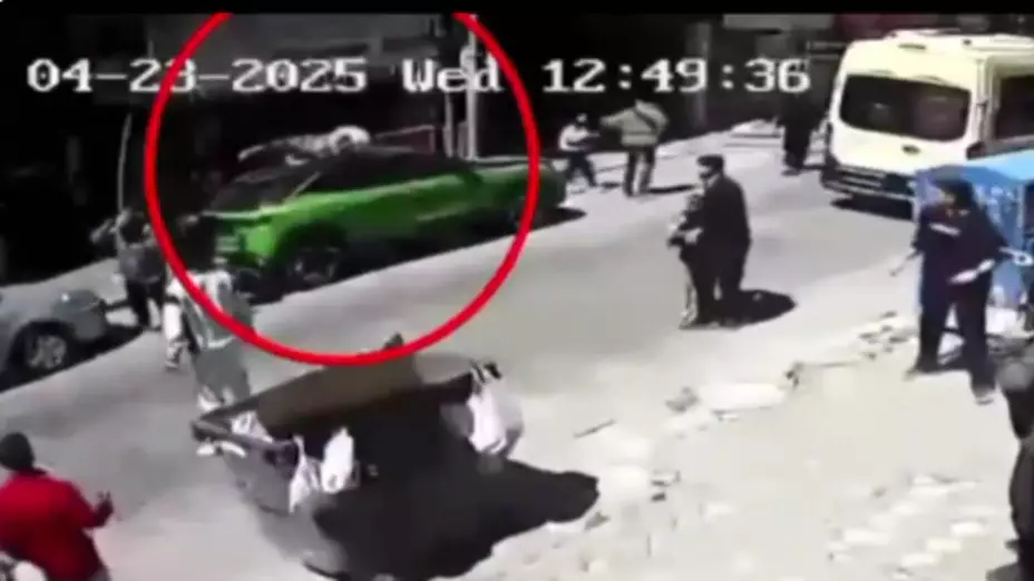 ¡Milagro en Turquía! Hombre salta del tercer piso durante terremoto y sobrevive