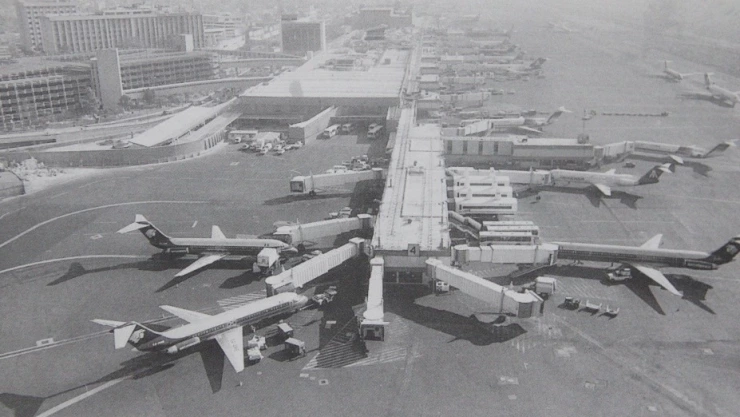 Qué nombres ha recibido el AICM a lo largo de su historia