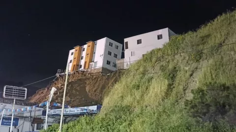 VIDEO En una hora esperan derrumbe en el bulevar Cuauhtémoc Sur