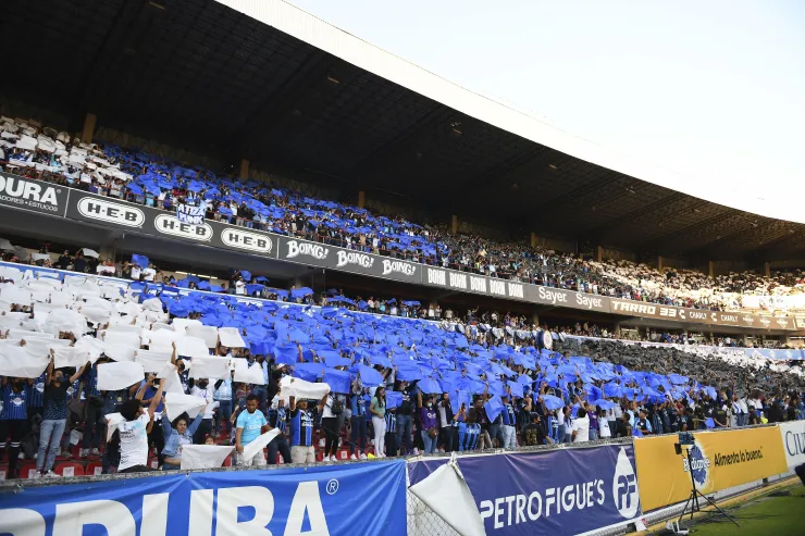 Gallos Atlas pelea en el estadio