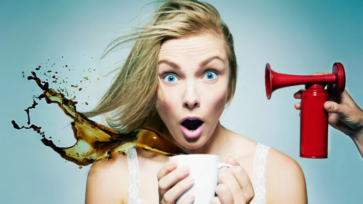 ¿Cómo actúa la cafeína para quitar el sueño?