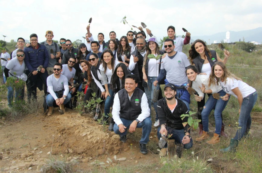 Todo el equipo posó para la foto del recuerdo en esta jornada de Un Nuevo Bosque 2018