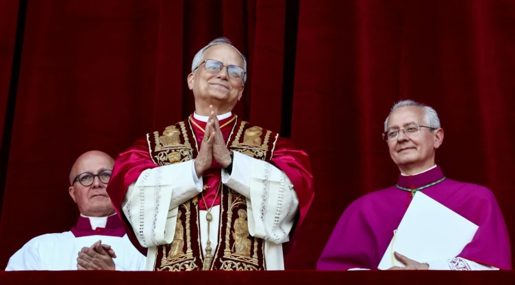 El Papa León XIV recibe las llaves de San Pedro tras el cónclave