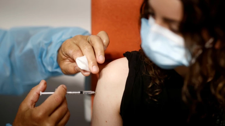efecto secundario vacuna Pfizer senos grandes.jpg