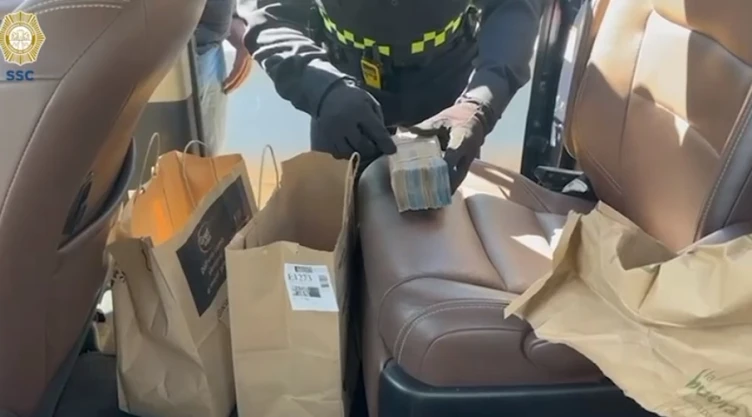 Detienen a hombre con 2.5 millones de pesos en efectivo en CDMX; no pudo acreditar su legal posesión