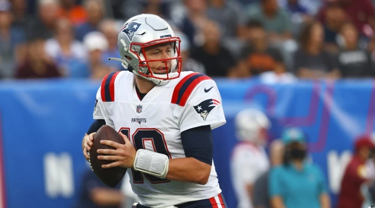 Mac Jones, mariscal de campo de los New England Patriots