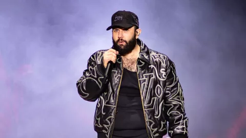 Carín León pospone fechas