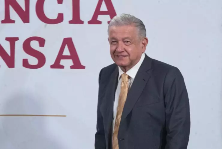 AMLO-MORENA.jpg