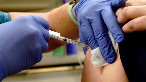 aplicacion vacuna moderna .jpg