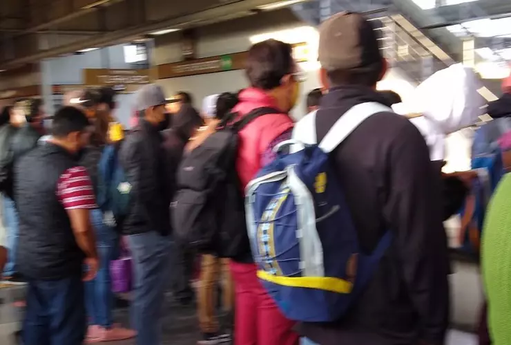 Metro CdMx retrasos 15 abril