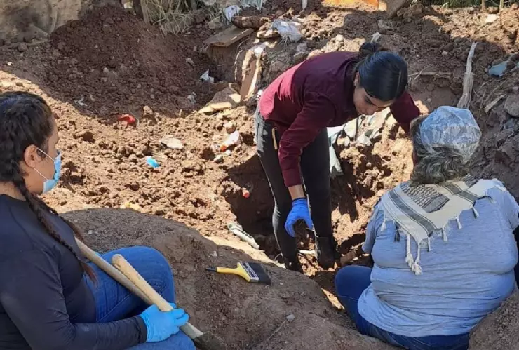 Ocho cuerpos embolsados fueron desenterrados en una casa abandonada de Sonora.
