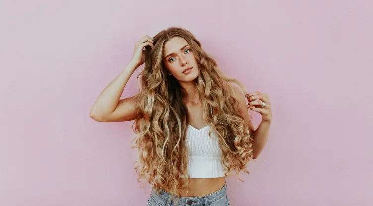 Aceites que hacen crecer el cabello en tiempo récord, según estilistas