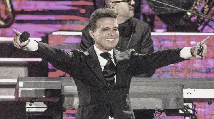 Luis Miguel es internado
