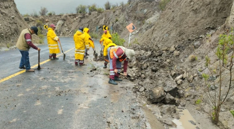 No se han reportado heridos por los derrumbes en carreteras en Hidalgo.