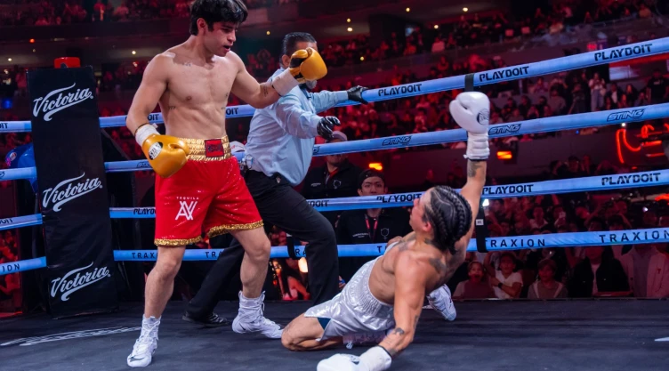 Pelea de Aaron Mercury y Mario Bautista en Supernova Génesis 2026.jpeg