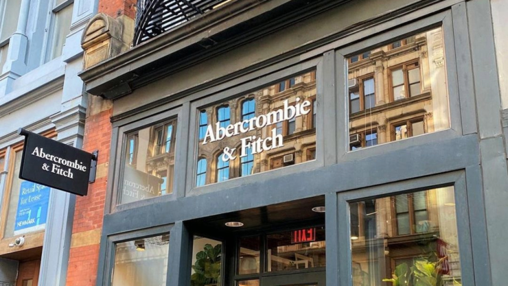 Acusan a exdirector de Abercrombie & Fitch de explotación sexual