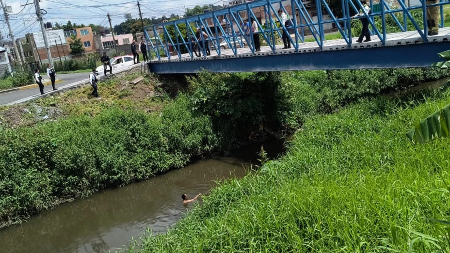 Se cae al río en Morelia