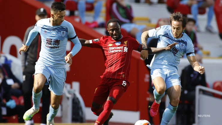 Liverpool deja escapar la victoria en casa