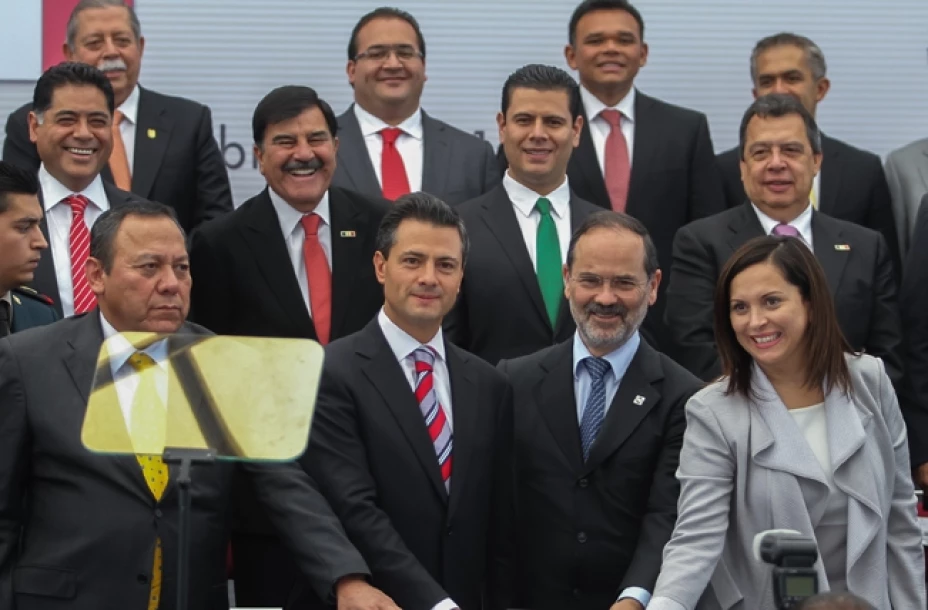 Jesús Zambrano, Gustavo Madero y Cristina Díaz, dirigentes del PRD, PAN y PRI, respectivamente, con el presidente Enrique Peña Nieto. (Foto: NTX)