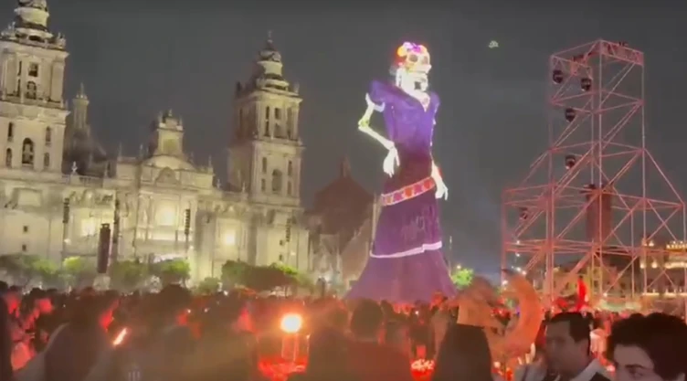 ofrenda-dia-muertos-2026-en-el-zocalo-la-catrina-gigante-rompe-record-mundial