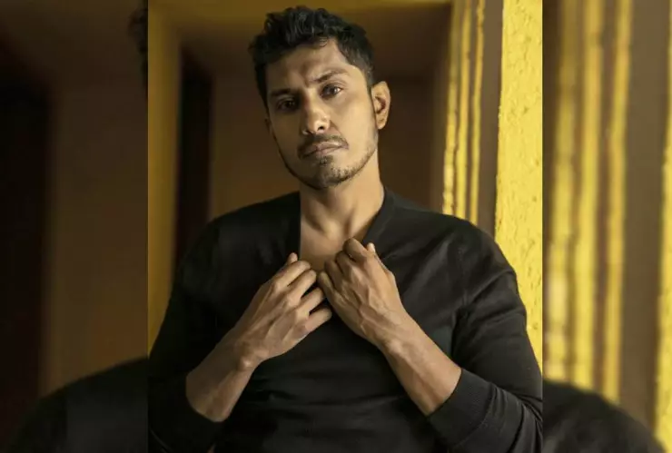 VIDEO: Tenoch Huerta alborota hormonas con candente escena