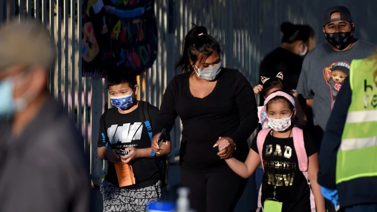 Alumnos, maestros y padres quieren que se regrese a clases presenciales: AMLO