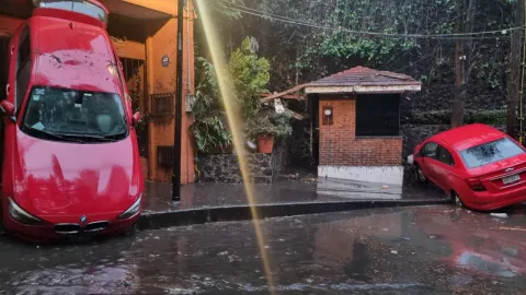 Presa se desborda en Álvaro Obregón