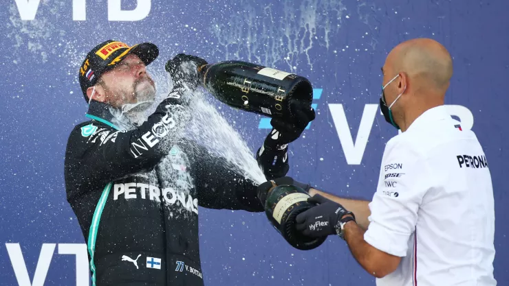 Valtteri Bottas ganó este domingo el Gran Premio de Rusia, después de que su compañero de equipo Lewis Hamilton recibió una doble penalización.