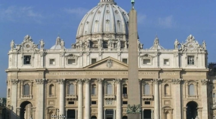 El Vaticano descubrió cientos de millones de euros olvidados en sus cuentas bancarias.