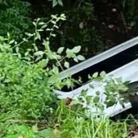 ¡Tragedia rumbo a Chalma! Camioneta de peregrinos cae a barranco; muere una mujer y hay 15 heridos.jpg