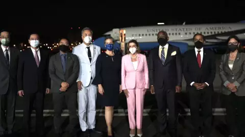 Nancy Pelosi llega a Taiwán, tras amenaza de China