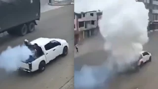 explota camioneta explosivos