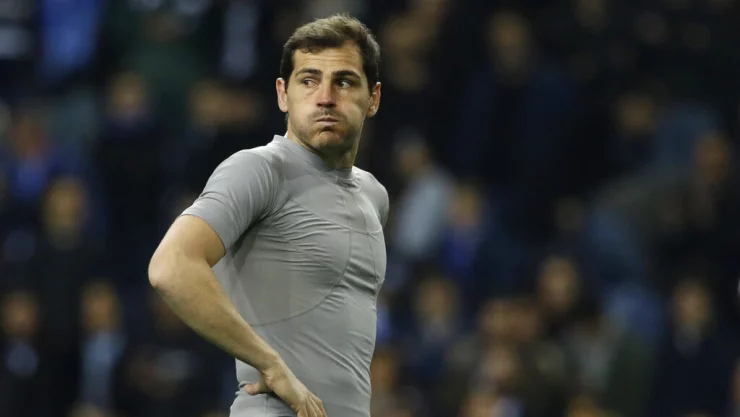 Según el Porto, Casillas se sintió mal durante un entrenamiento el miércoles. El arquero de 37 años, permanece ingresado en un hospital, pero “el problema del corazón resuelto”. Imagen: AP