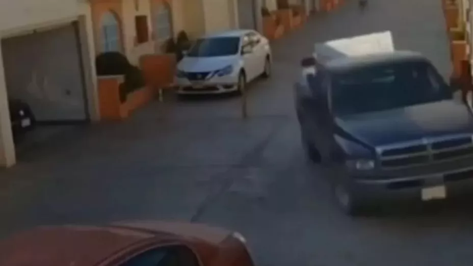 VIDEO Así una pareja se robó el colchón del motel en San Luis Potosí y se hace viral
