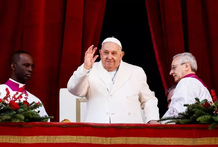 Mensaje Urbi et Orbi: Papa Francisco pide superar divisiones y silenciar las armas